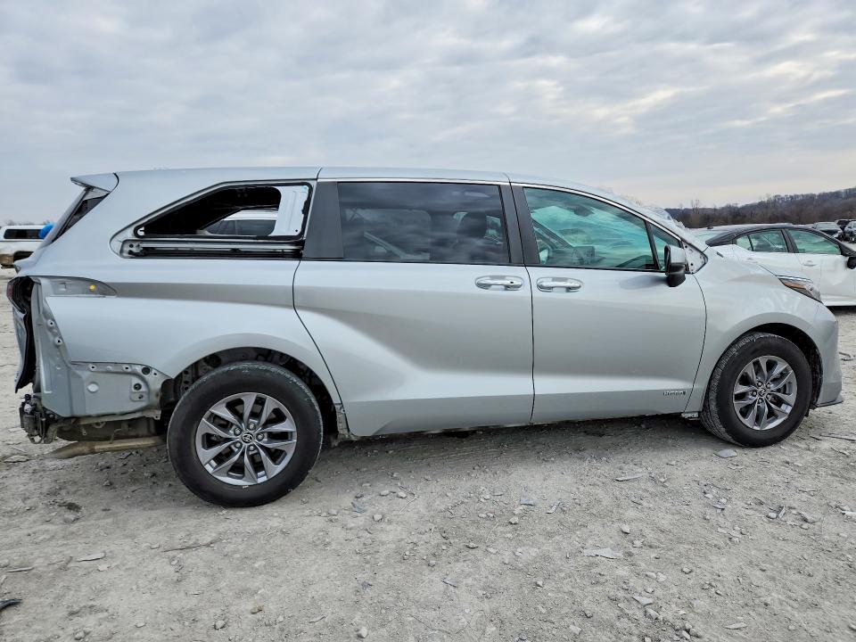 Photo 3 from auction – 2021 TOYOTA SIENNA with VIN 5TDYRKEC2MS031597