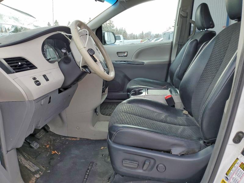 Photo 7 from auction – 2011 TOYOTA SIENNA with VIN 5TDXK3DC3BS175194