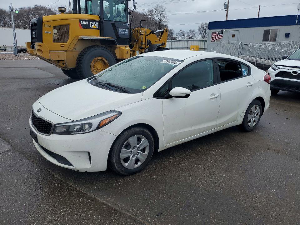 KIA FORTE 2017 with VIN 3KPFK4A7XHE094012 - Photo from auction