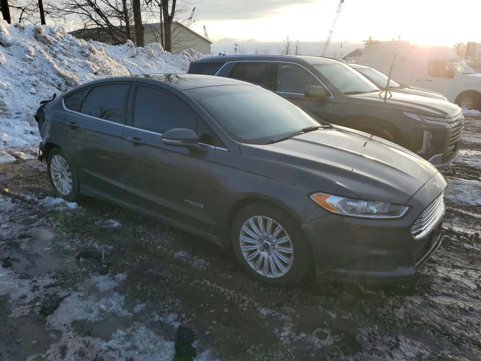 Photo 4 from auction – 2016 FORD FUSION with VIN 3FA6P0LU3GR123943