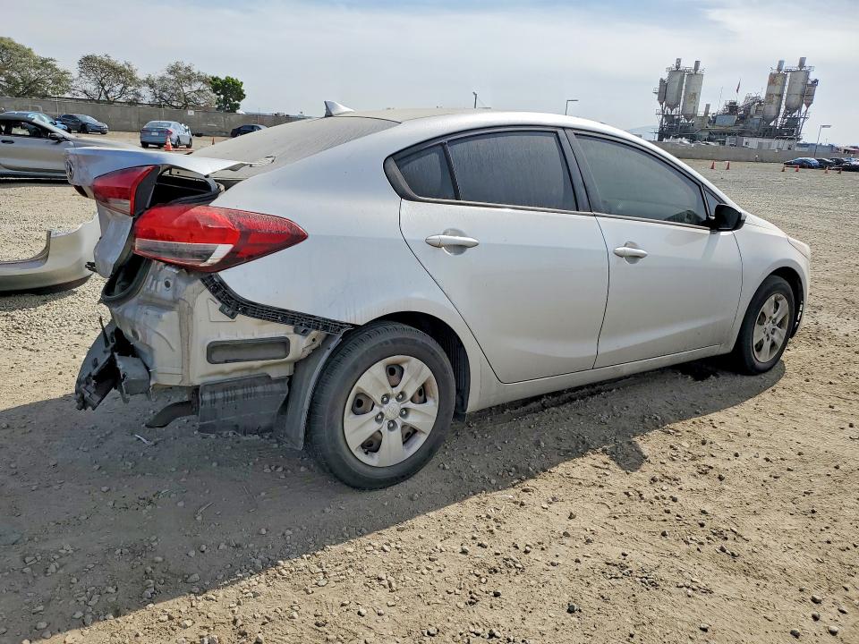 Photo 3 from auction – 2017 KIA FORTE LX with VIN 3KPFK4A74HE067159
