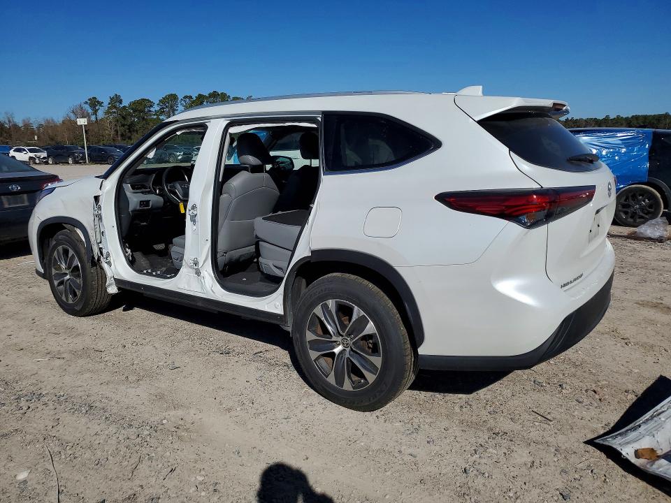 Photo 2 from auction – 2023 TOYOTA HIGHLANDER with VIN 5TDKDRAH6PS008522