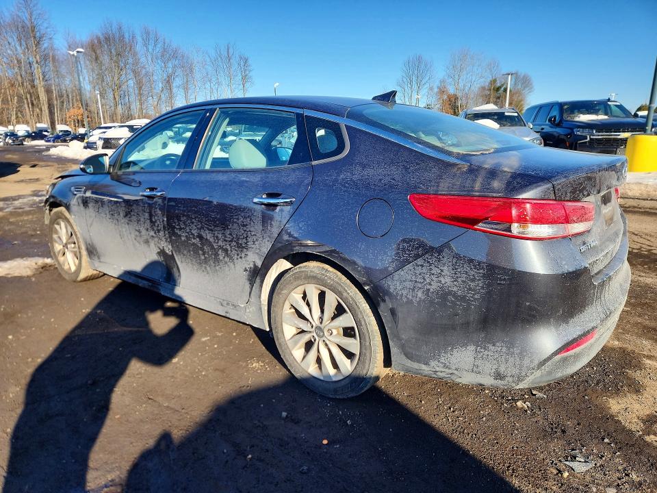 Photo 2 from auction – 2017 KIA OPTIMA with VIN 5XXGU4L38HG138752