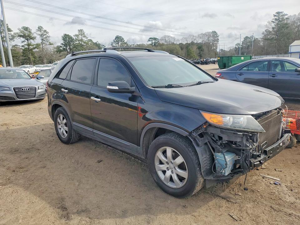 Photo 4 from auction – 2013 KIA SORENTO LX with VIN 5XYKT3A64DG339865