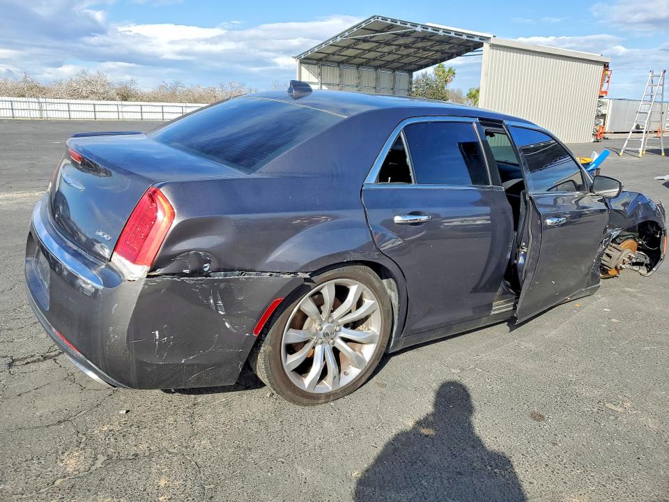 Фото 3 с аукциона – 2019 CHRYSLER 300 с VIN 2C3CCAEG0KH555615