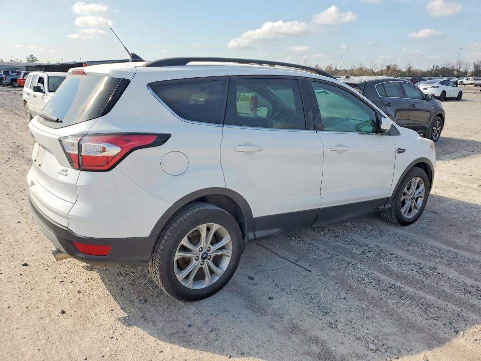 Фото 3 с аукциона – 2018 FORD ESCAPE SE с VIN 1FMCU0GD6JUC11722