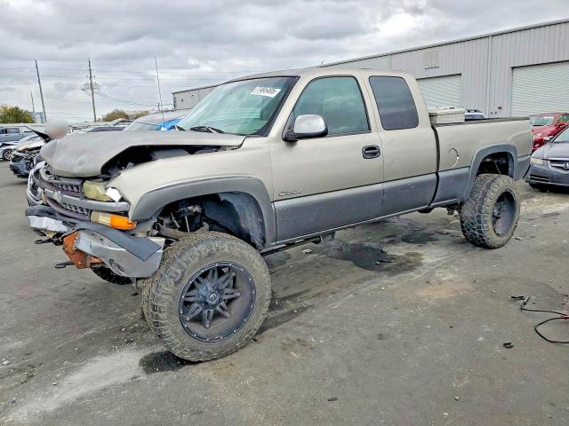 CHEVROLET SILVERADO 2000 with VIN 1GCGK29U0YE271343 - Photo from auction