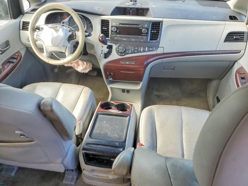 Photo 8 from auction – 2011 TOYOTA SIENNA with VIN 5TDYK3DCXBS139524