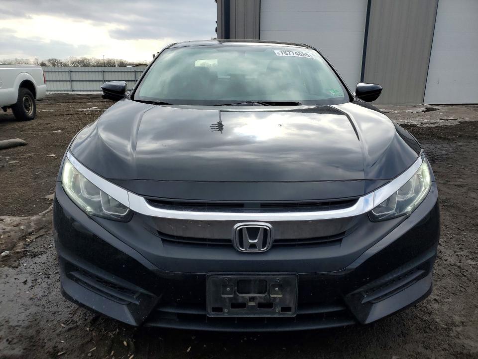 Foto 5 de la subasta – 2017 HONDA CIVIC EX con VIN 2HGFC2F75HH568125