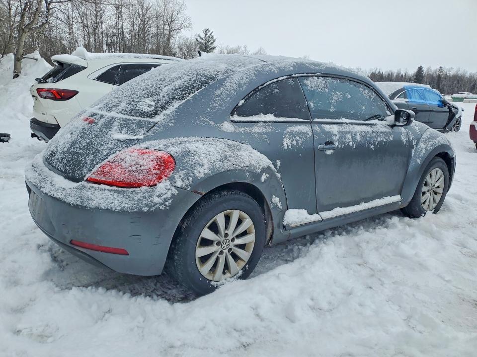 Photo 3 from auction – 2012 VOLKSWAGEN BEETLE with VIN 3VWJX7AT8CM632356
