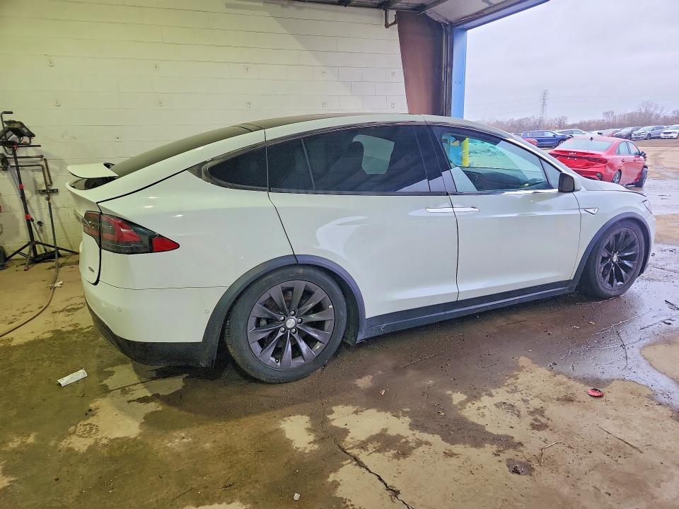 Photo 3 from auction – 2016 TESLA MODEL X with VIN 5YJXCBE25GF019084