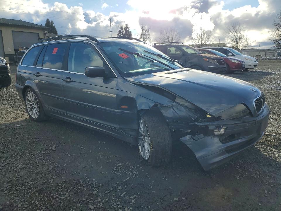 Photo 4 from auction – 2001 BMW 325 IT with VIN WBAAW33441ET40773