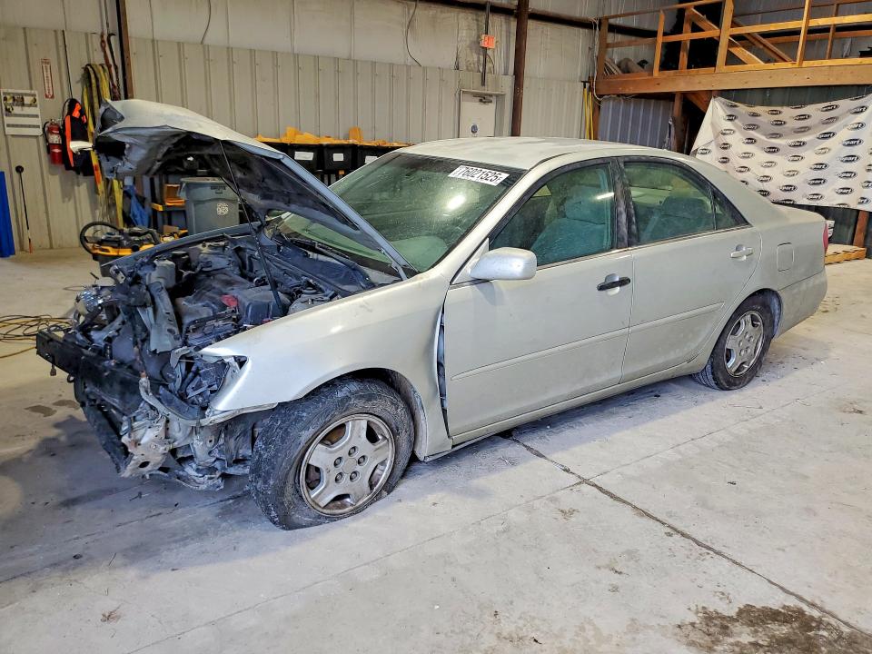 TOYOTA CAMRY LE 2002 with VIN 4T1BE32K32U002410 - Photo from auction