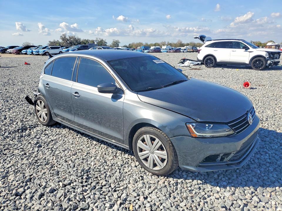 Zdjęcie 4 z aukcji – 2017 VOLKSWAGEN JETTA z VIN 3VW2B7AJ2HM298883
