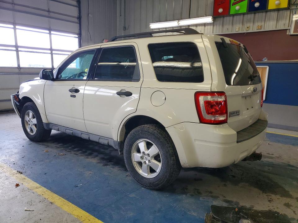 Photo 2 from auction – 2010 FORD ESCAPE with VIN 1FMCU0D77AKC76105