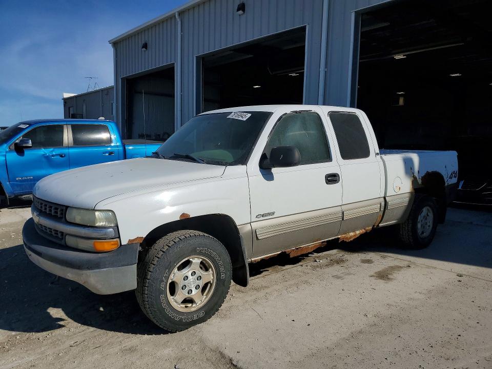 CHEVROLET SILVERADO 2000 with VIN 1GCEK19T2YZ234991 - Photo from auction