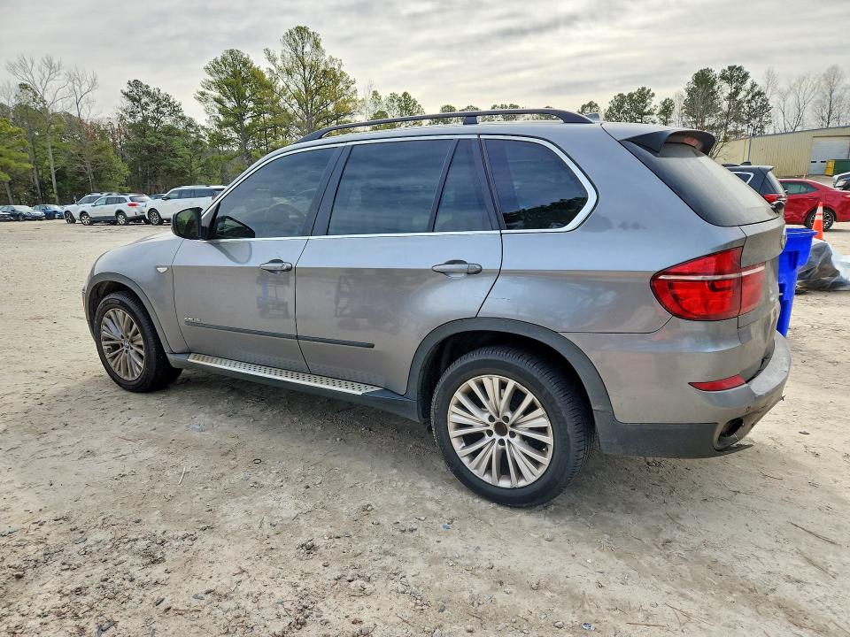 Photo 2 from auction – 2013 BMW X5 XDRIVE3 with VIN 5UXZV4C52D0E10393