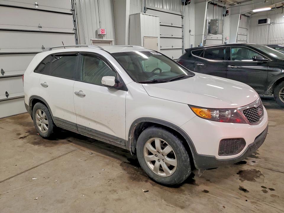 Photo 4 from auction – 2013 KIA SORENTO LX with VIN 5XYKT4A29DG354154