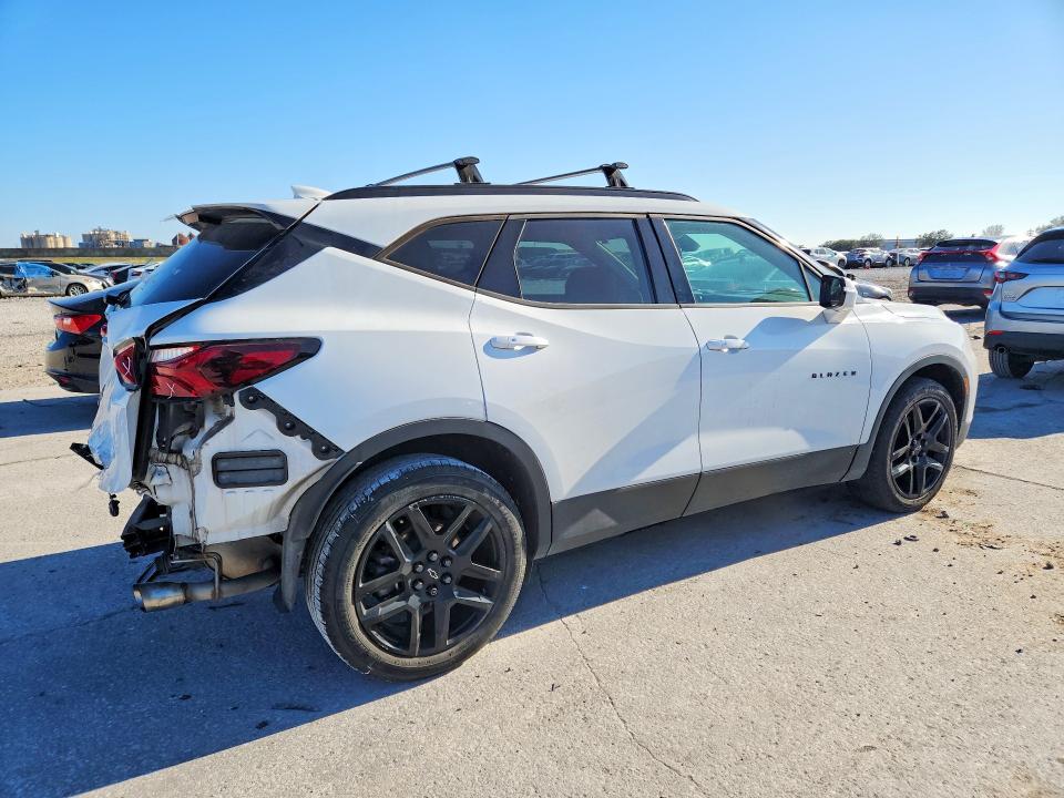 Photo 3 from auction – 2021 CHEVROLET BLAZER with VIN 3GNKBDRS7MS518241