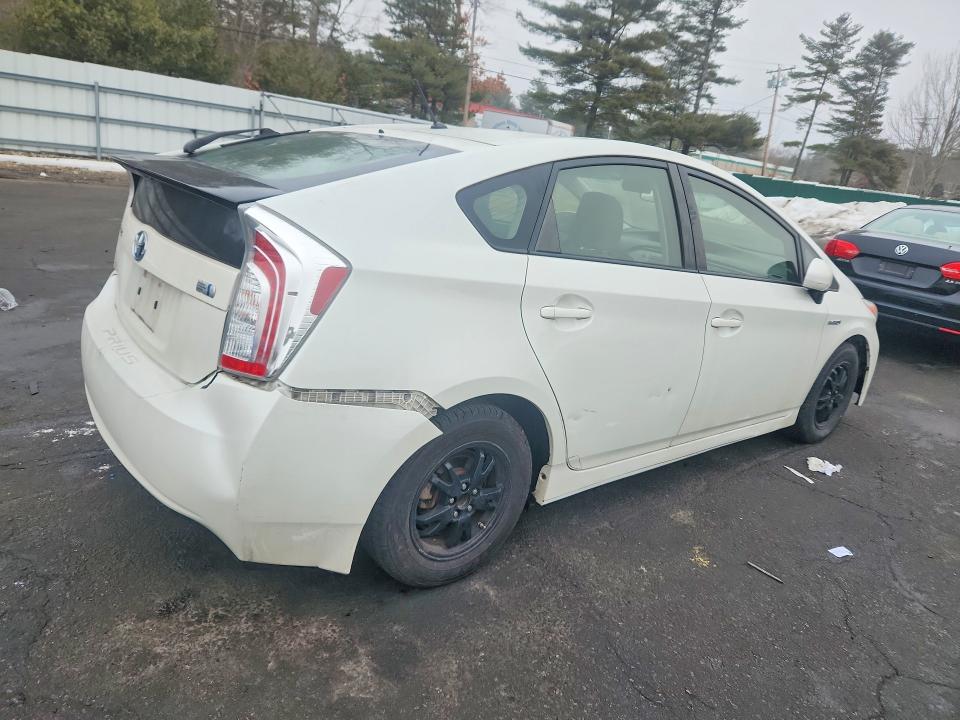 Photo 3 from auction – 2015 TOYOTA PRIUS with VIN JTDKN3DU1F1886132
