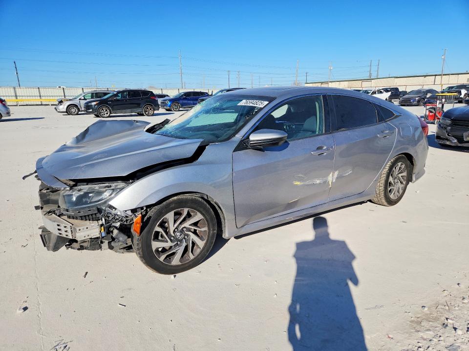 HONDA CIVIC 2018 with VIN 2HGFC2F79JH571552 - Photo from auction