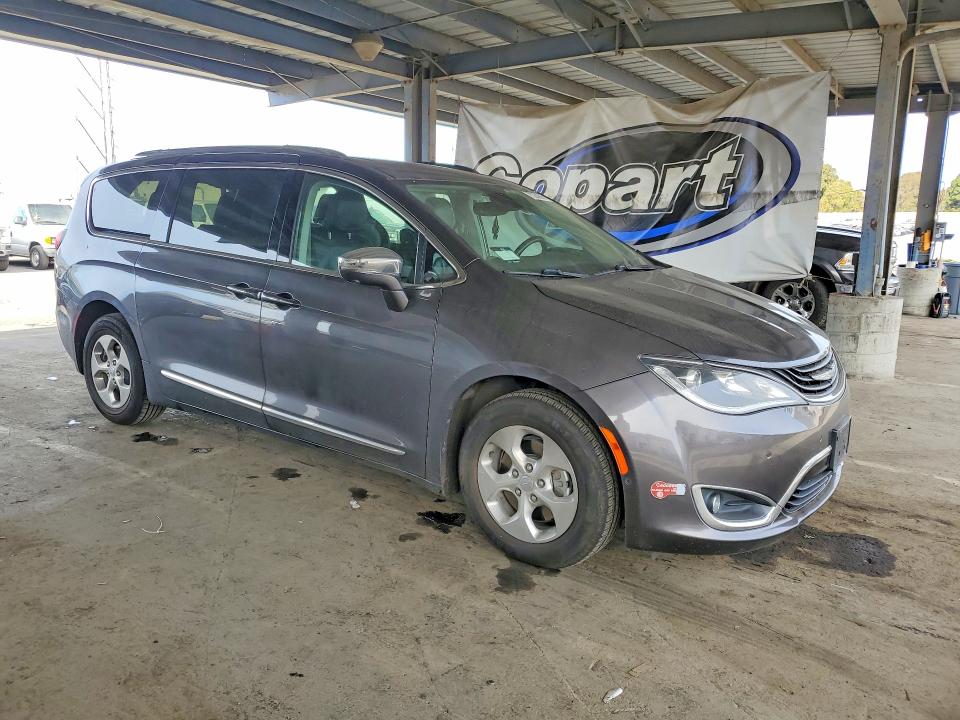 Photo 4 from auction – 2018 CHRYSLER PACIFICA with VIN 2C4RC1N79JR172724
