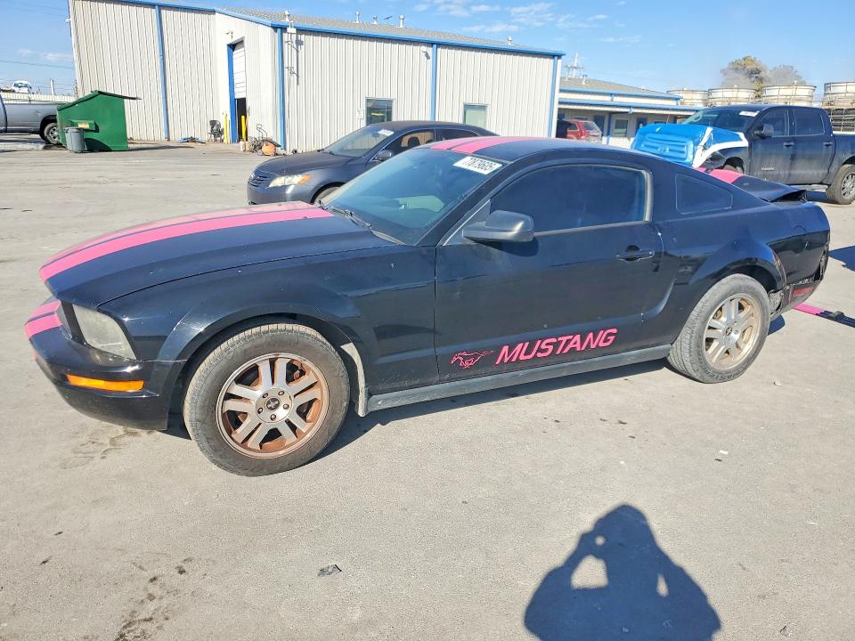 FORD MUSTANG 2008 with VIN 1ZVHT80N385129351 - Photo from auction