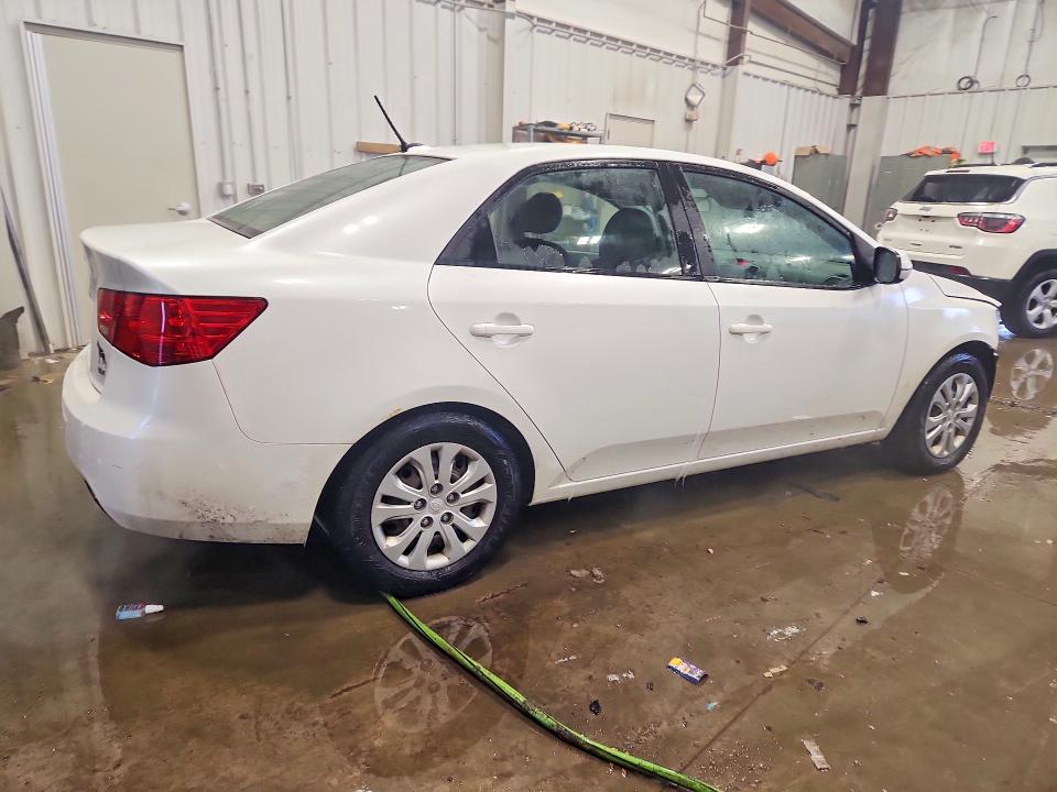 Photo 3 from auction – 2011 KIA FORTE EX with VIN KNAFU4A20B5395094