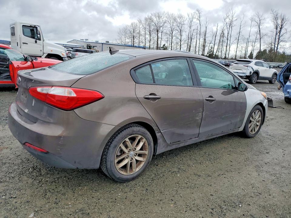 Photo 3 from auction – 2015 KIA FORTE with VIN KNAFX4A69F5255495