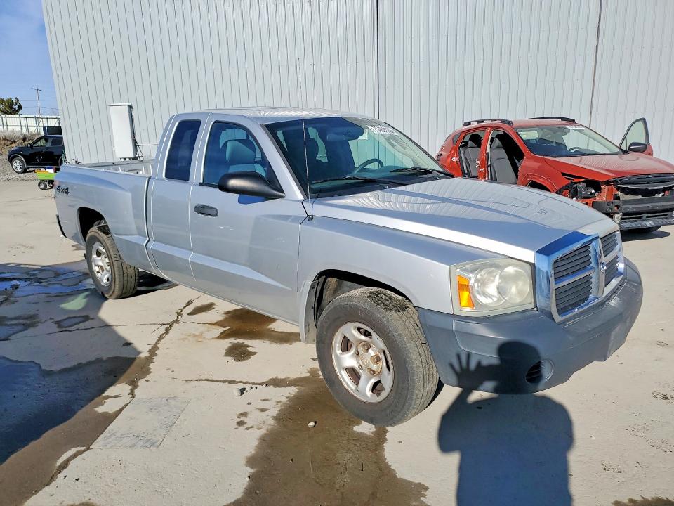 Photo 4 from auction – 2005 DODGE DAKOTA ST with VIN 1D7HW22NX5S201363