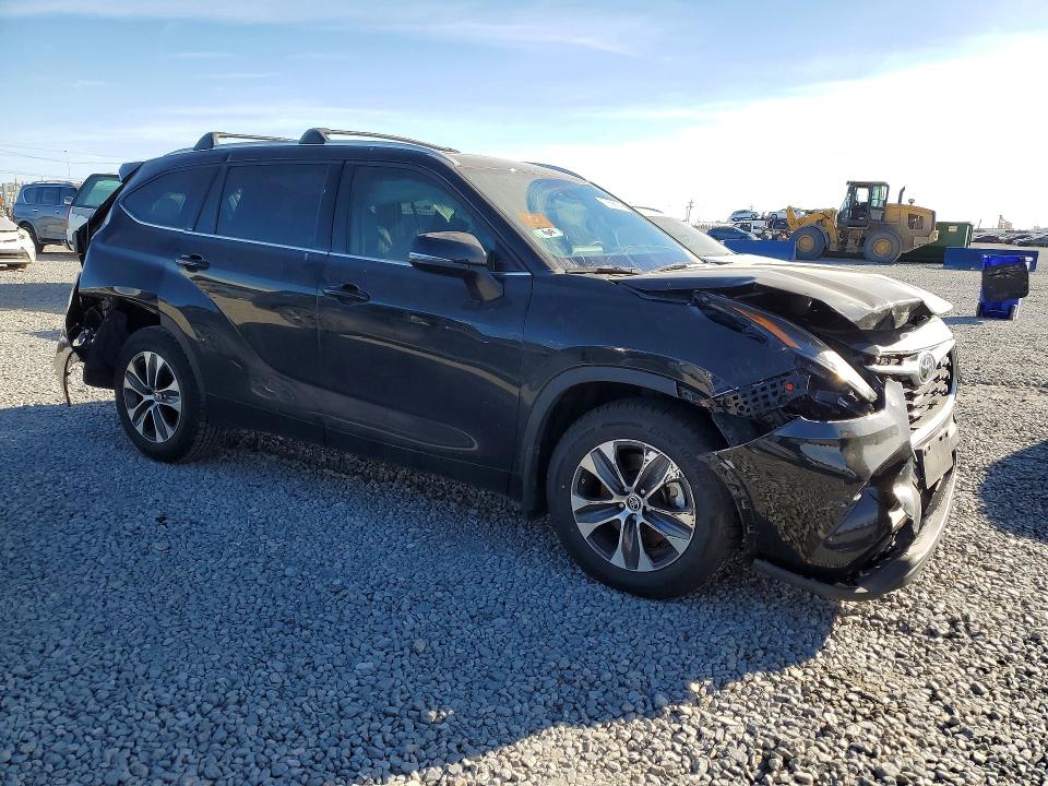 Photo 4 from auction – 2022 TOYOTA HIGHLANDER with VIN 5TDHZRBH6NS595411