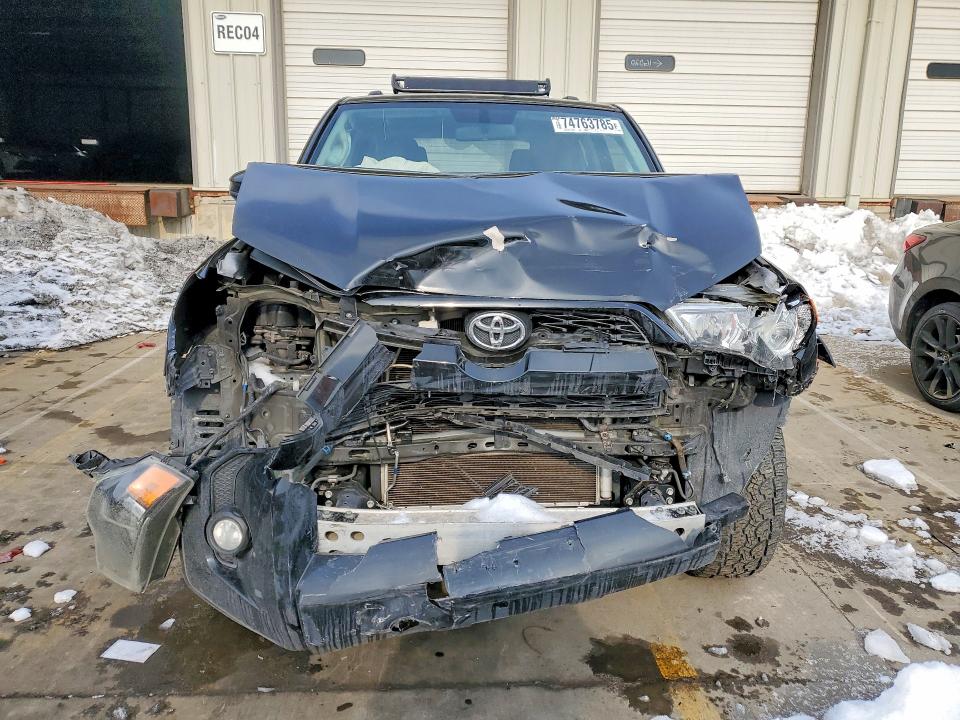 Photo 5 from auction – 2019 TOYOTA 4RUNNER with VIN JTEBU5JR0K5645711
