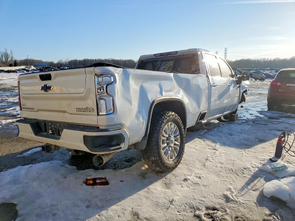 Photo 3 from auction – 2022 CHEVROLET SILVERADO with VIN 1GC4YVEY3NF172632
