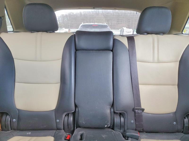 Photo 10 from auction – 2011 KIA SORENTO with VIN 5XYKU4A23BG040400