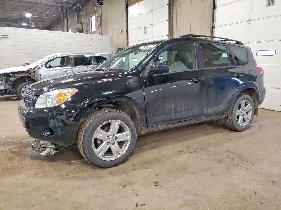 TOYOTA RAV4 2006 مع رقم تعريف المركبة JTMBD32V166012879 - صورة من المزاد