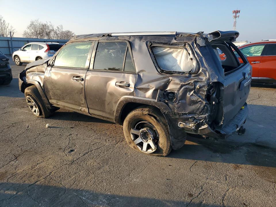 Photo 2 from auction – 2015 TOYOTA 4RUNNER with VIN JTEBU5JR6F5268257