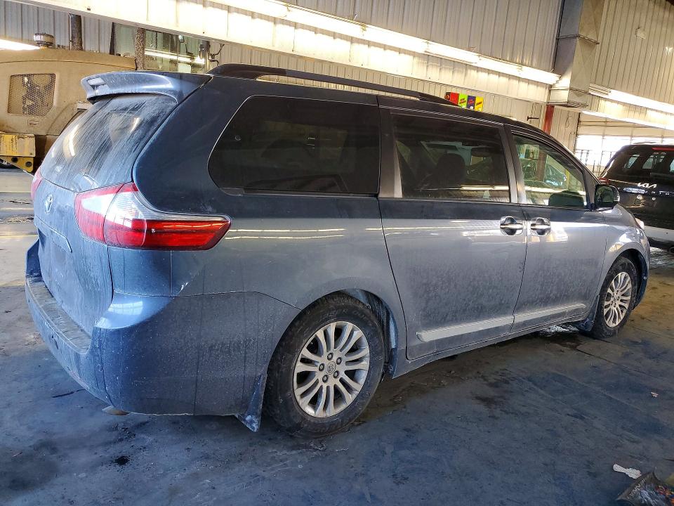 Photo 3 from auction – 2016 TOYOTA SIENNA with VIN 5TDYK3DC6GS764686