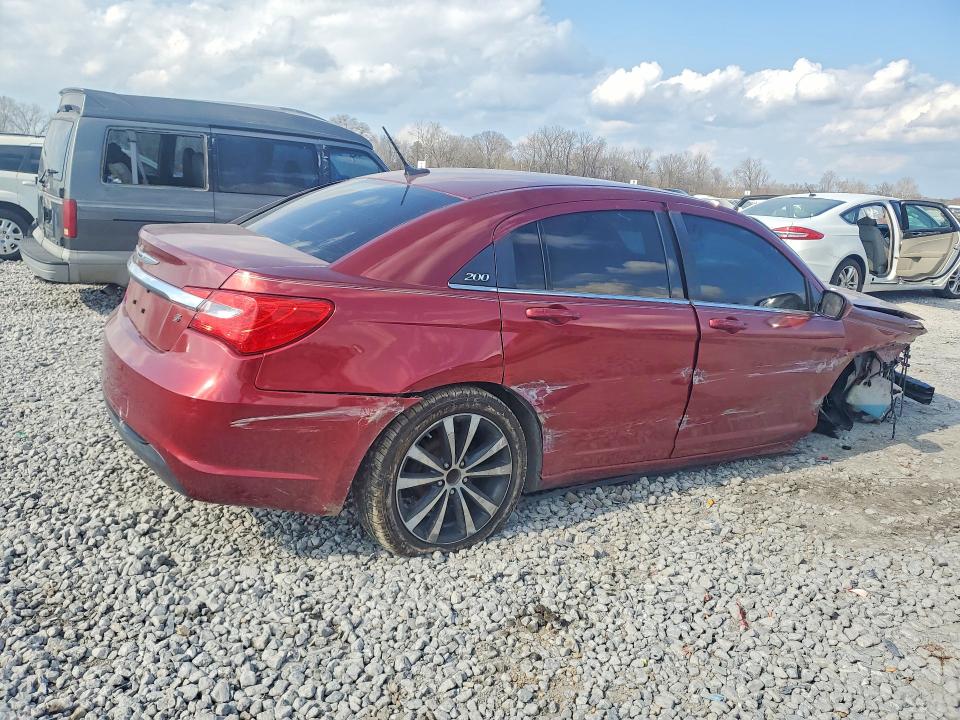 Photo 3 from auction – 2014 CHRYSLER 200 with VIN 1C3CCBCG3EN135108