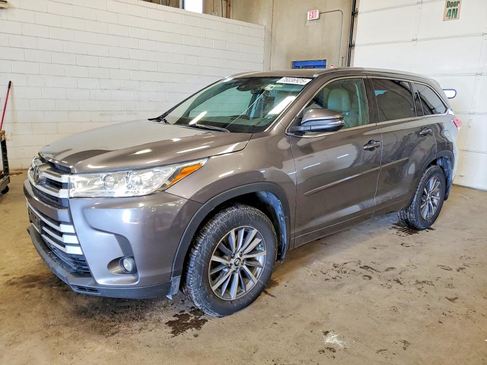 TOYOTA HIGHLANDER 2017 with VIN 5TDJZRFH7HS362654 - Photo from auction