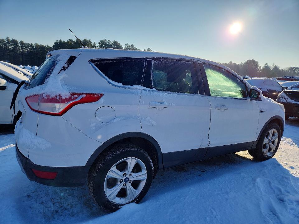 Photo 3 from auction – 2014 FORD ESCAPE SE with VIN 1FMCU9GX2EUA56672