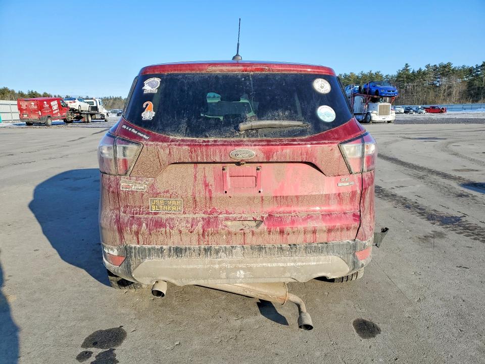 Photo 6 from auction – 2017 FORD ESCAPE SE with VIN 1FMCU9GDXHUC05601