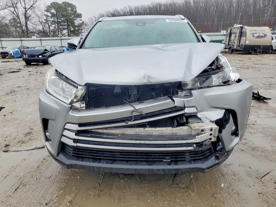 Photo 5 from auction – 2018 TOYOTA HIGHLANDER with VIN 5TDKZRFH4JS526596