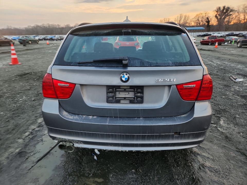 Photo 6 from auction – 2011 BMW 328 XI with VIN WBAUU3C53BA542895
