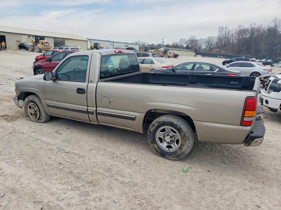 Photo 2 from auction – 2000 CHEVROLET SILVERADO with VIN 1GCEC14W5YE344925