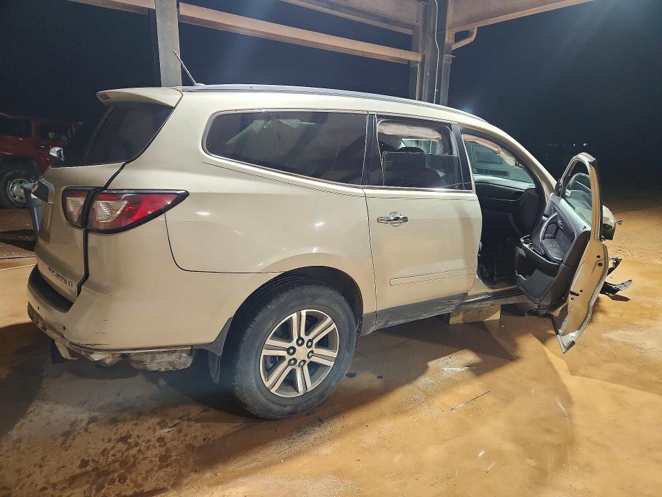 Photo 3 from auction – 2015 CHEVROLET TRAVERSE L with VIN 1GNKRHKD4FJ156646