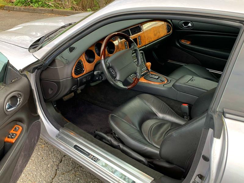 Zdjęcie 6 z aukcji – 2001 JAGUAR XKR z VIN SAJDA41B11PA18414