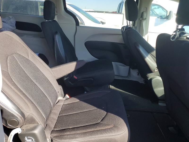 Photo 10 from auction – 2017 CHRYSLER PACIFICA L with VIN 2C4RC1CG6HR748167