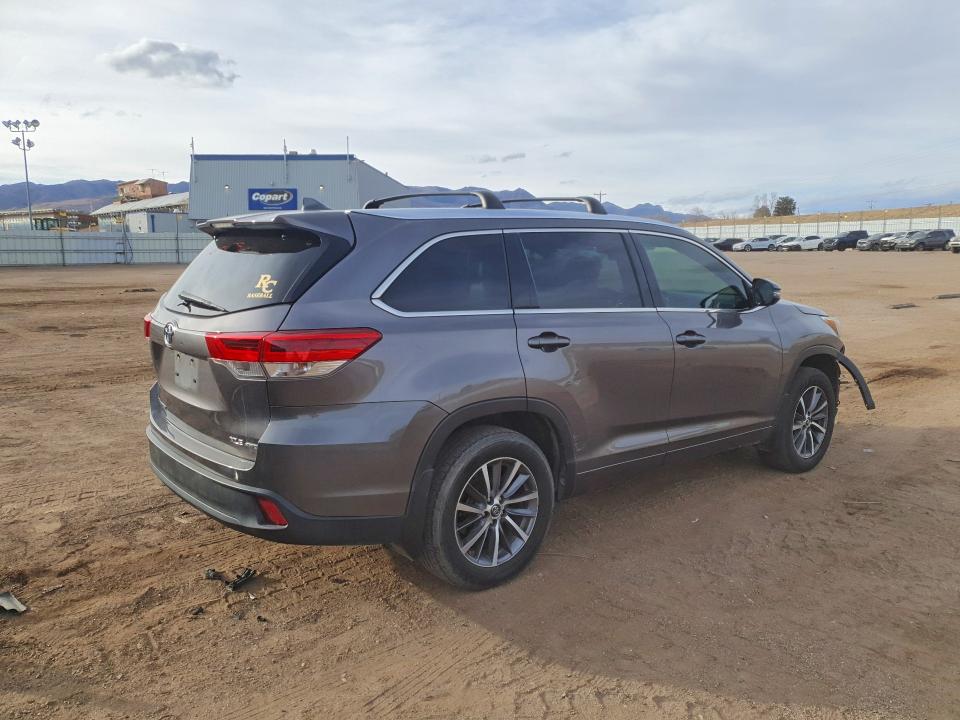 Photo 3 from auction – 2018 TOYOTA HIGHLANDER with VIN 5TDJZRFHXJS914508