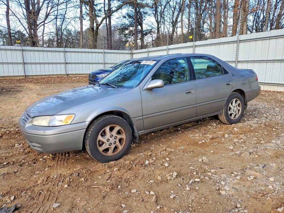 TOYOTA CAMRY 1998 with VIN 4T1BF28K5WU071104 - Photo from auction