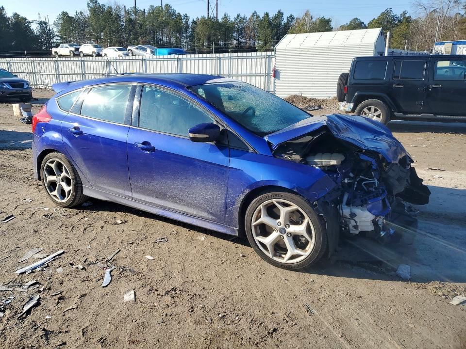 Photo 4 from auction – 2014 FORD FOCUS with VIN 1FADP3L95EL353855